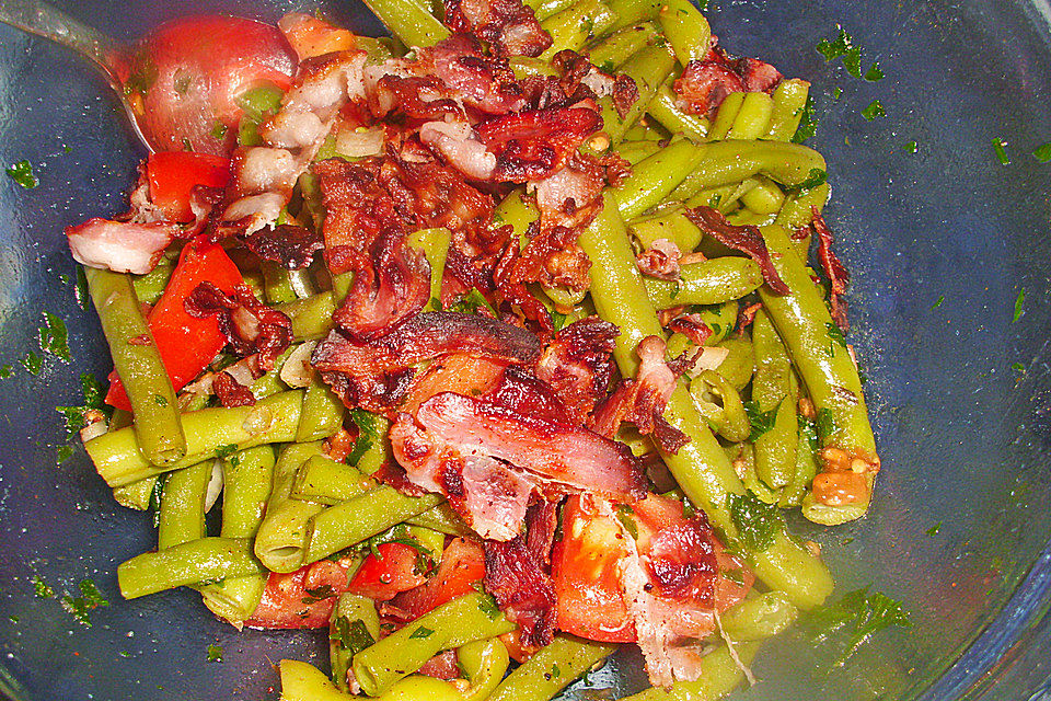 Bohnen-Tomatensalat mit Speck