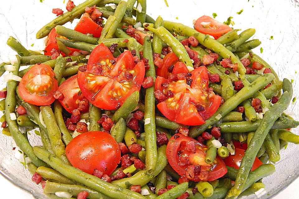 Bohnen-Tomatensalat mit Speck