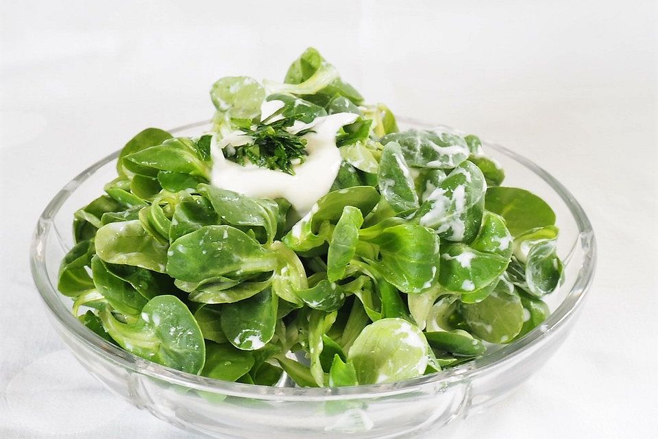 Feldsalat mit Dressing