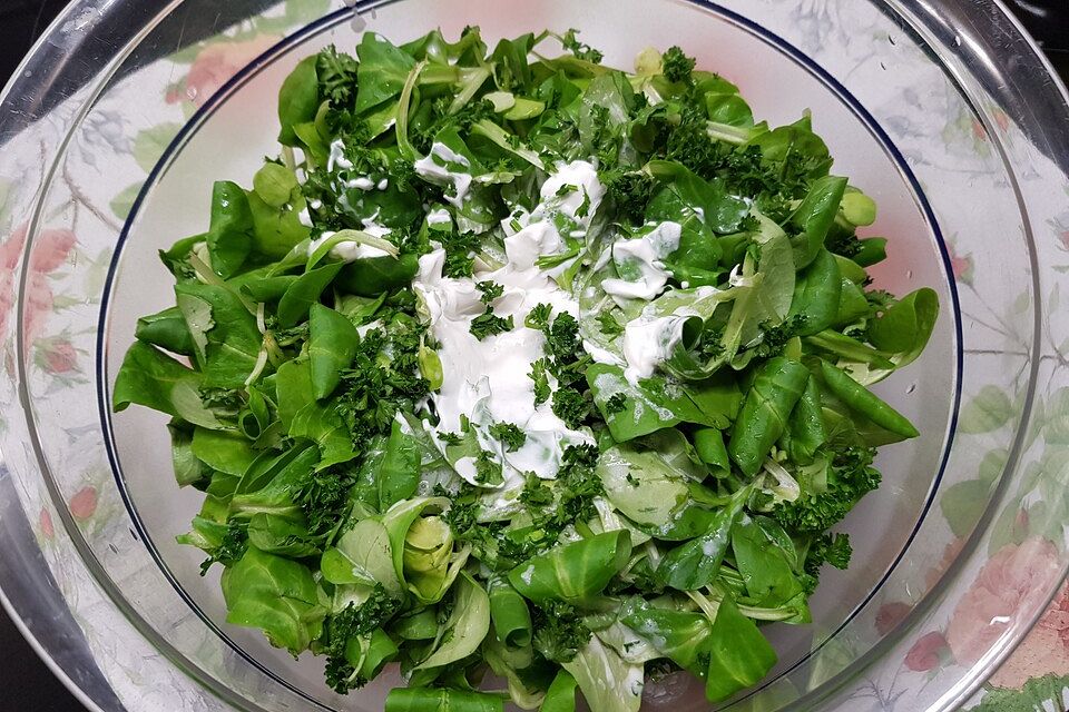 Feldsalat mit Dressing