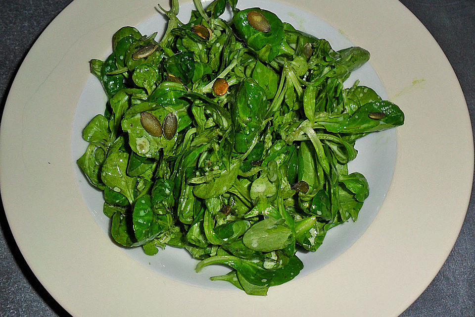 Feldsalat mit Dressing