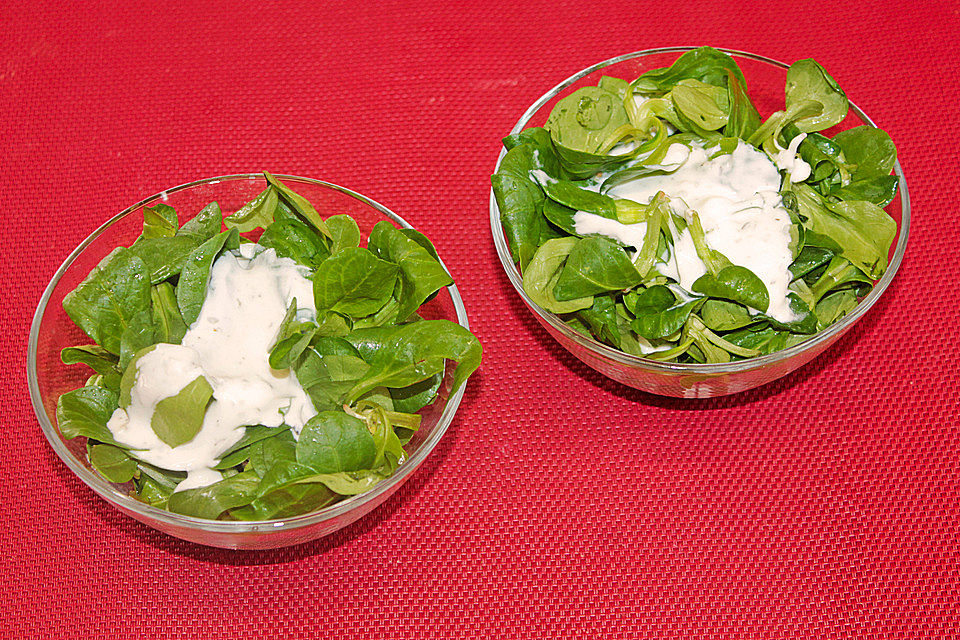 Feldsalat mit Dressing