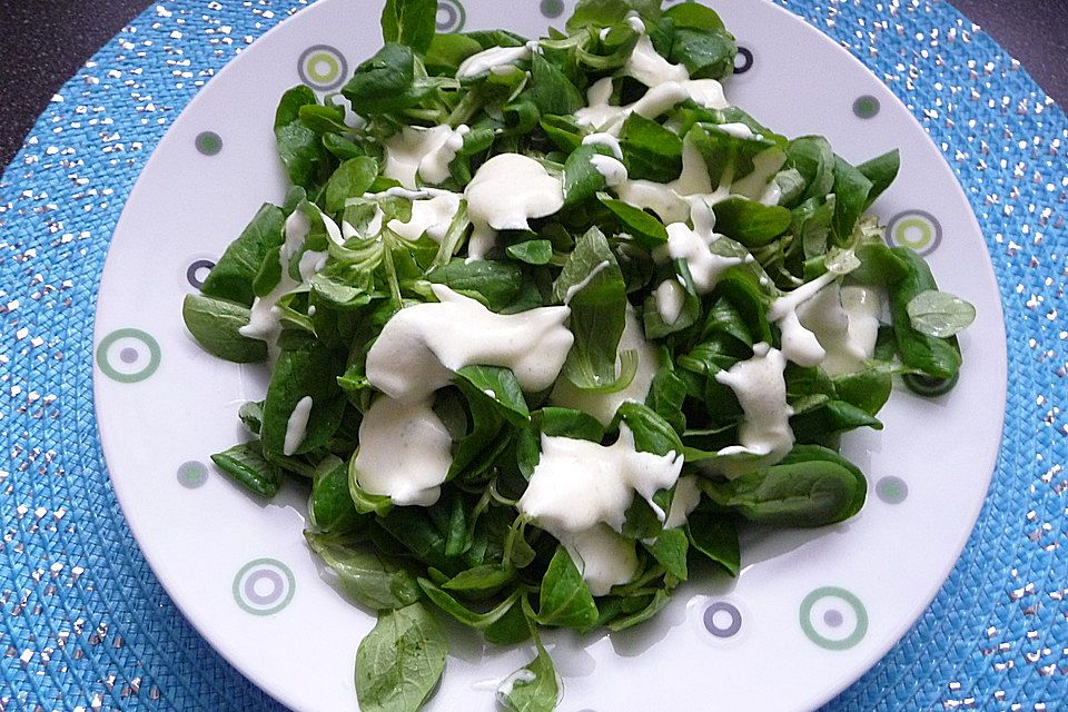 Feldsalat mit Dressing