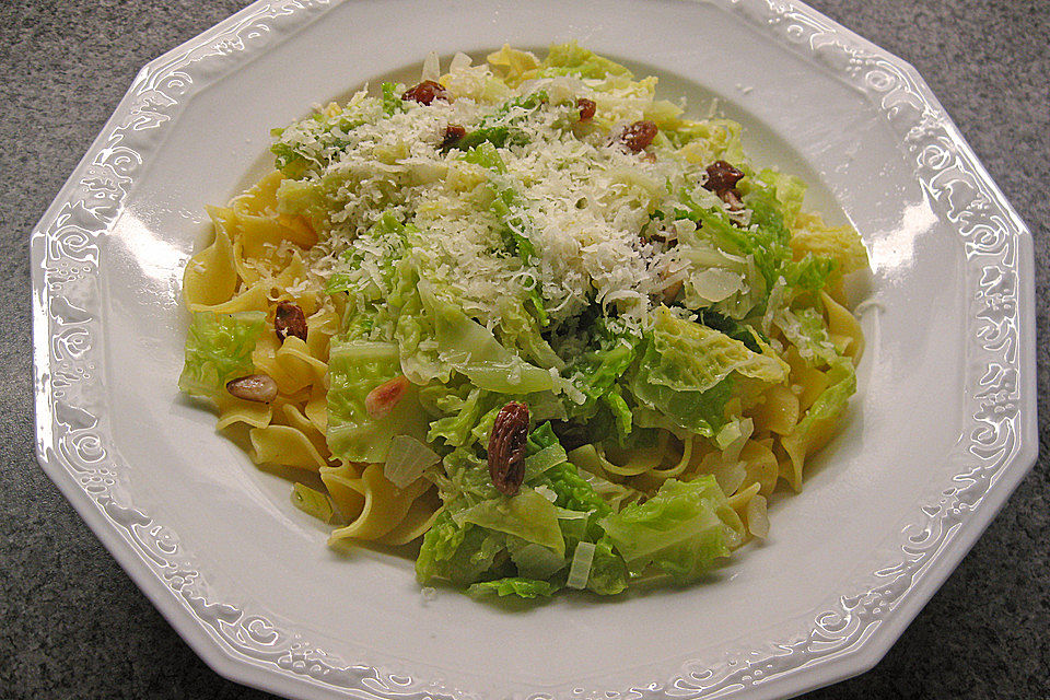 Fettuccine auf mediterranem Wirsing