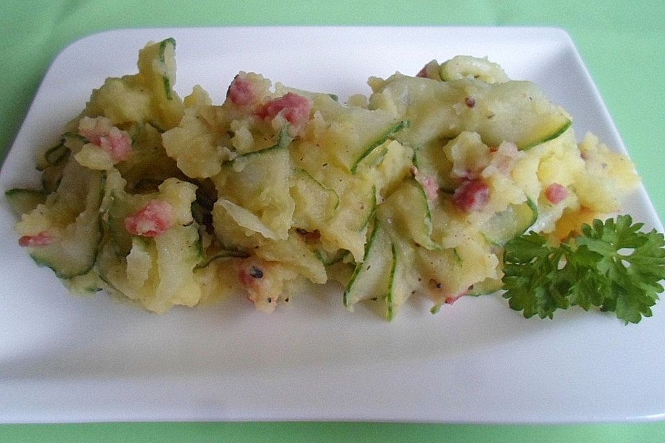 Kartoffeln mit Salatgurke