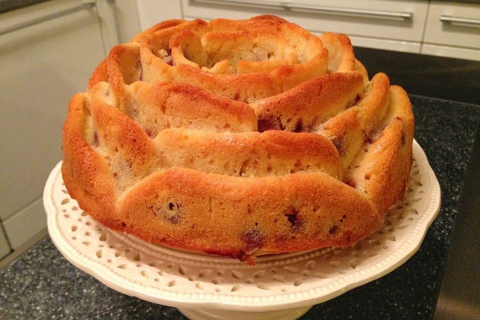 Grießkuchen mit Früchten