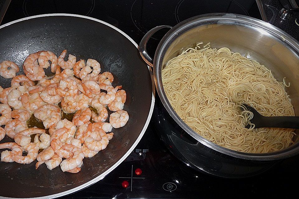 Mie - Nudeln mit Riesengarnelenschwänzen