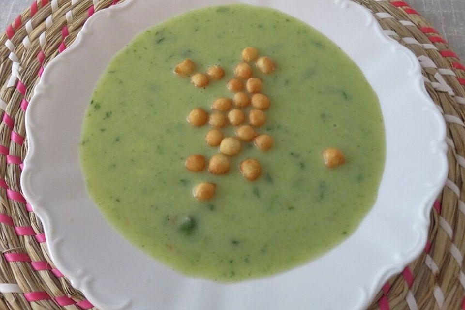 Rosenkohlsuppe mit Petersiliensahne