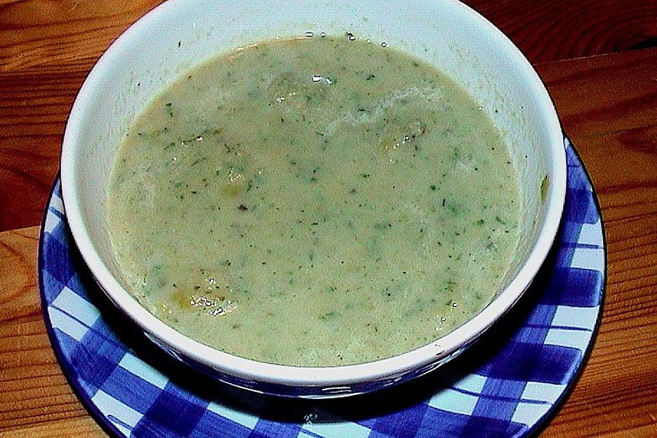 Rosenkohlsuppe mit Petersiliensahne