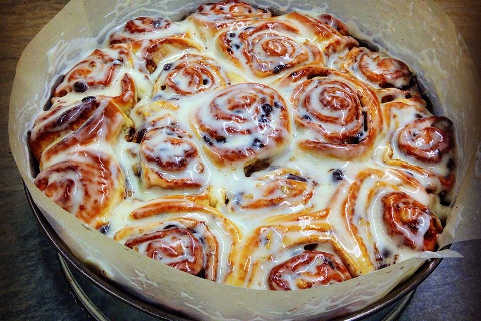 Cinnamon Walnut Buns