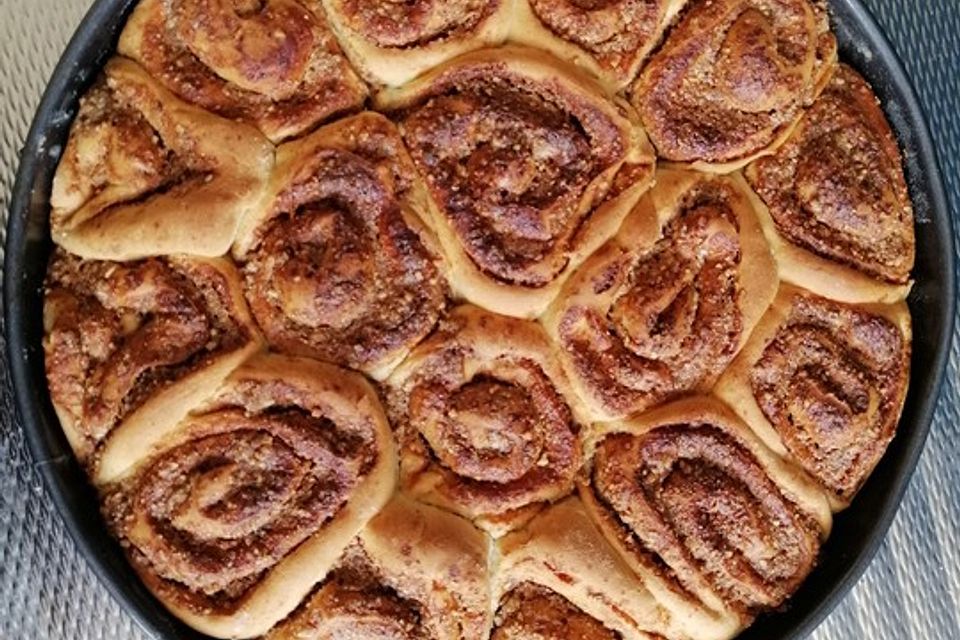 Cinnamon Walnut Buns