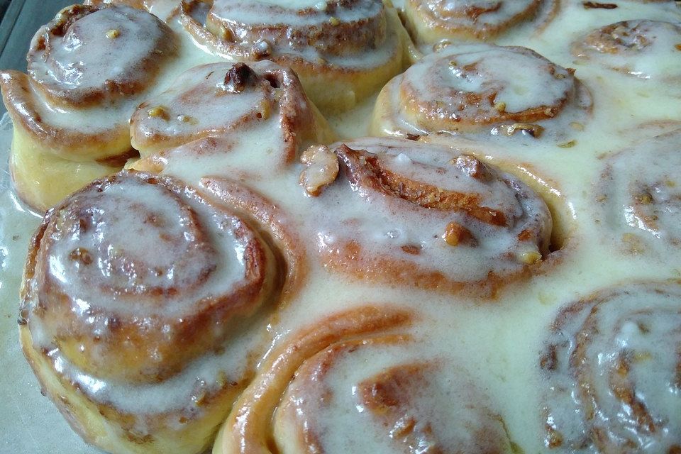 Cinnamon Walnut Buns