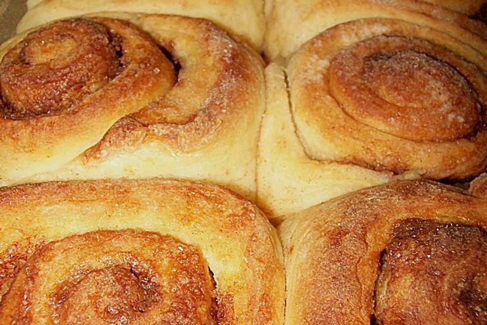 Cinnamon Walnut Buns