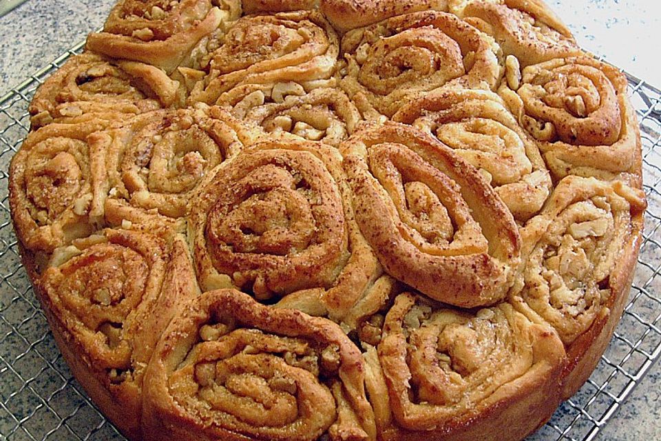 Cinnamon Walnut Buns