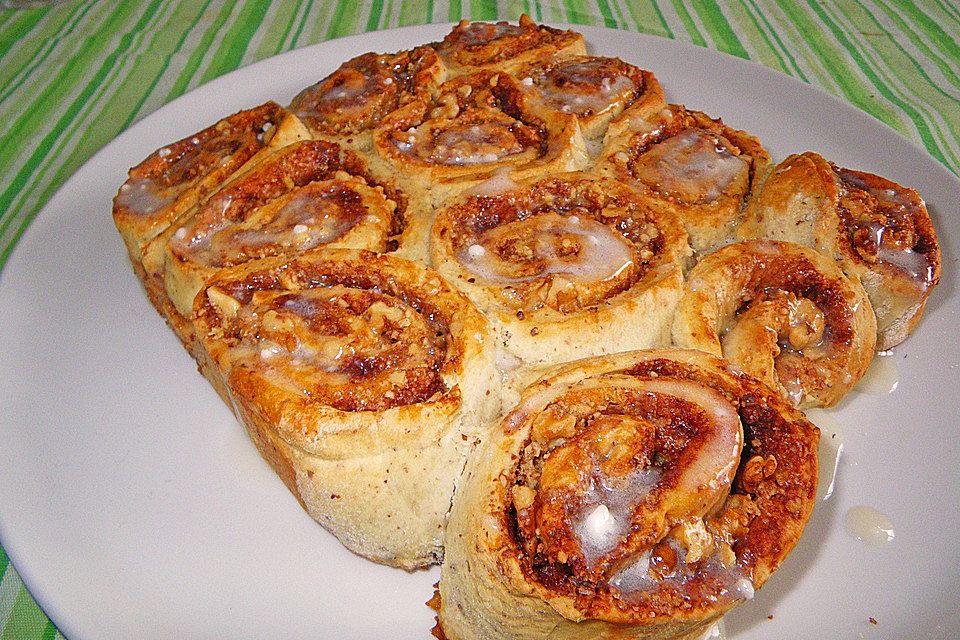 Cinnamon Walnut Buns