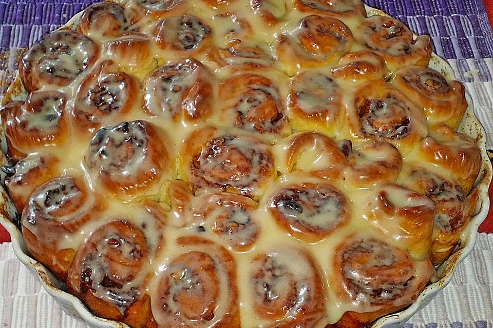 Cinnamon Walnut Buns