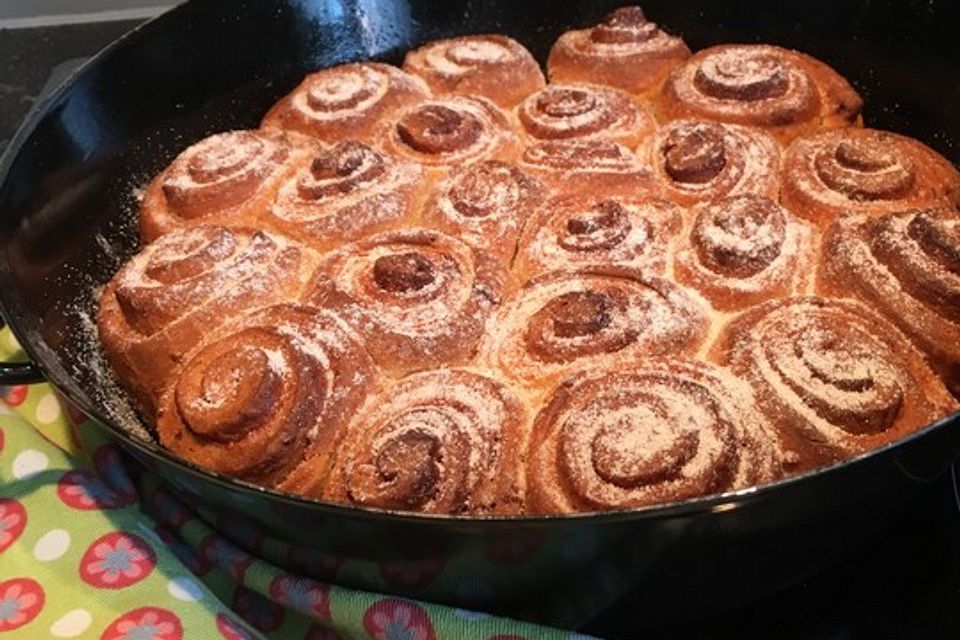 Cinnamon Walnut Buns