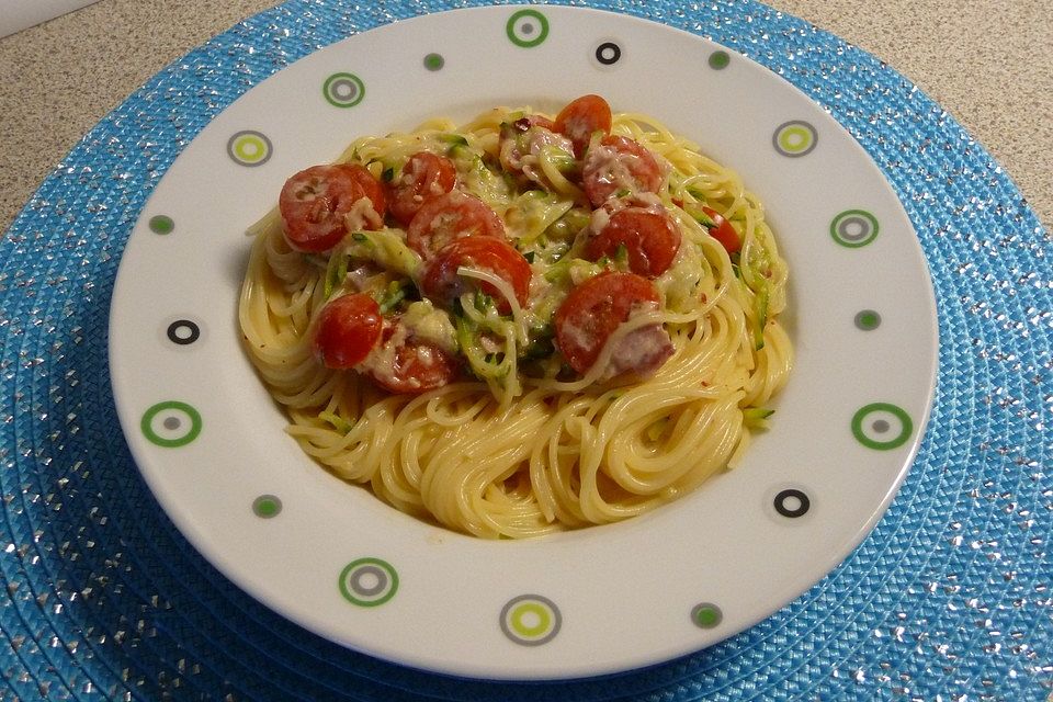 Spagetti mit Zucchinirahmsauce