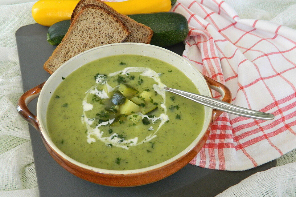 Zucchini-Cremesuppe