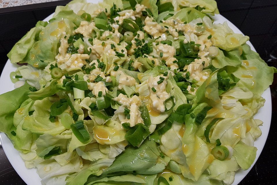 Kopfsalat mit Ei - Dressing