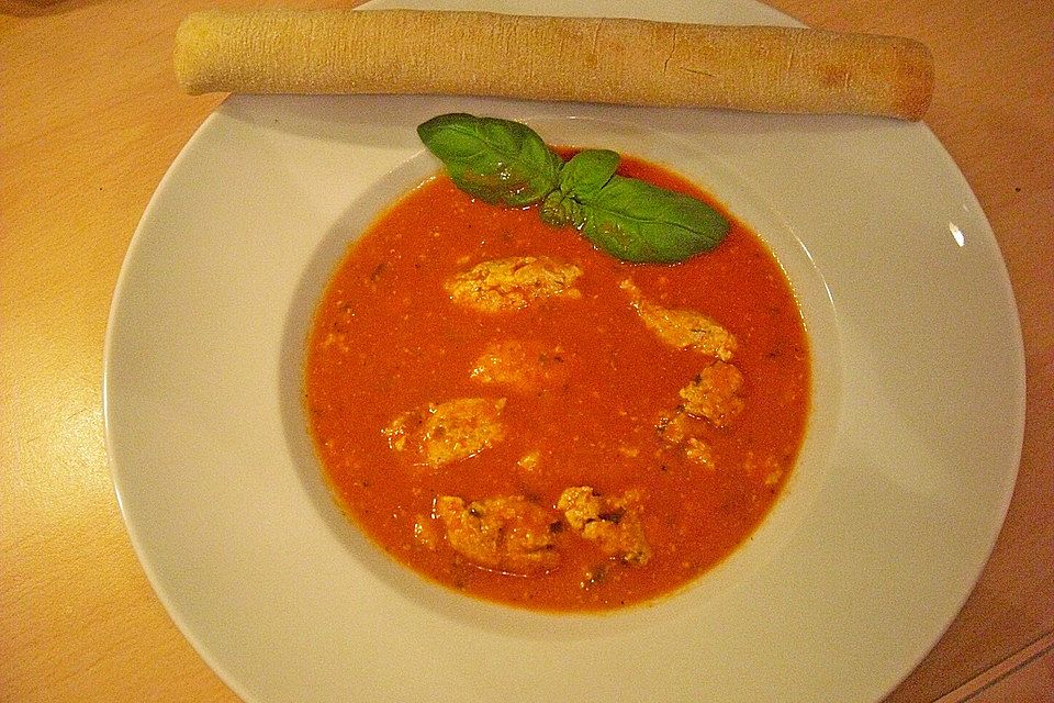 Tomatensuppe mit Käseklößchen