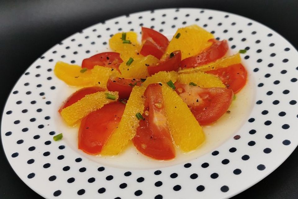 Fruchtiger Orangen - Tomaten -  Salat