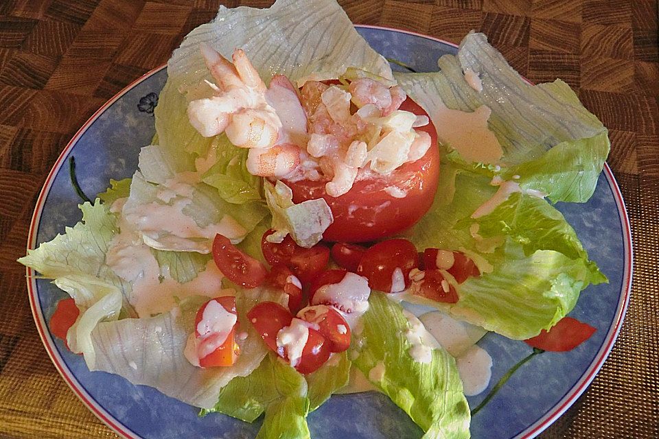 Tomaten, gefüllt mit Garnelen