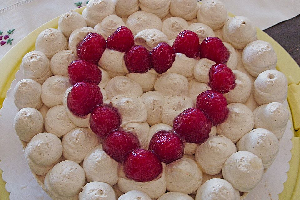 Eiskaffee - Torte mit Himbeeren