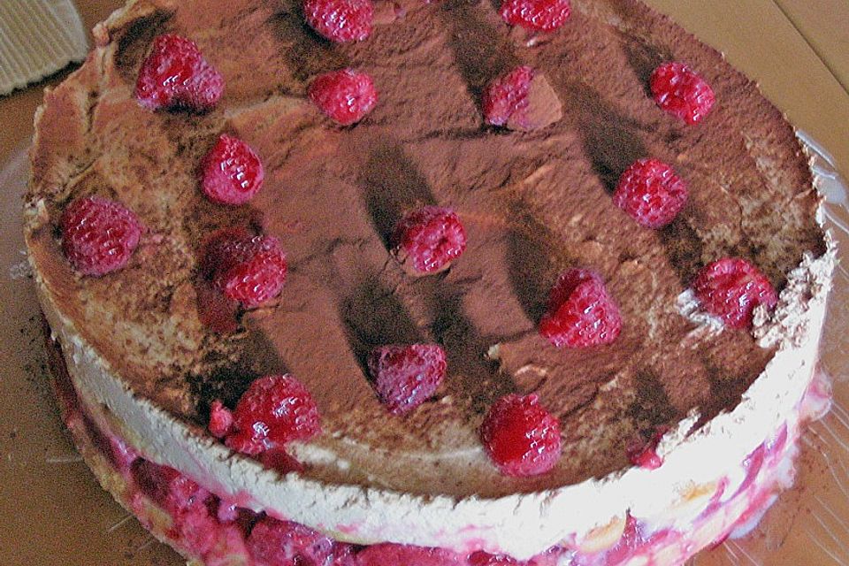 Eiskaffee - Torte mit Himbeeren