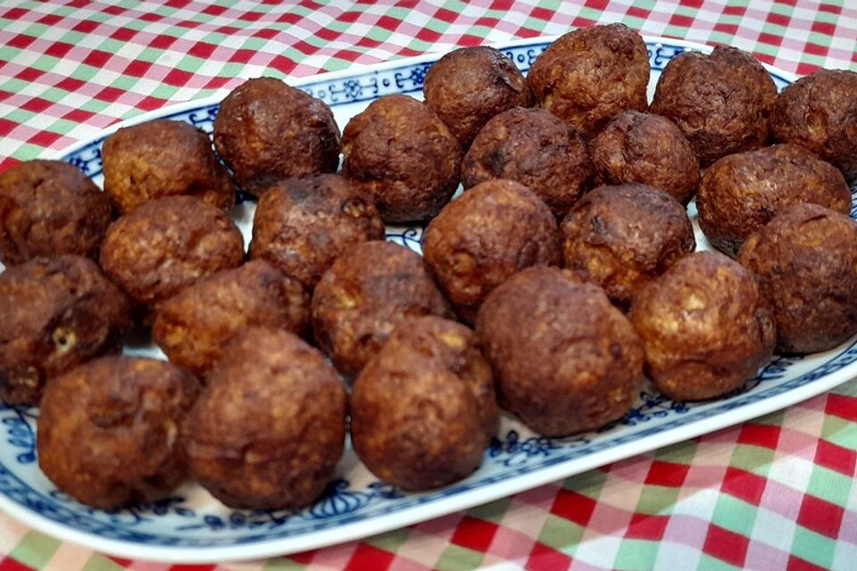 Gegrillte Hackbällchen mit Käse