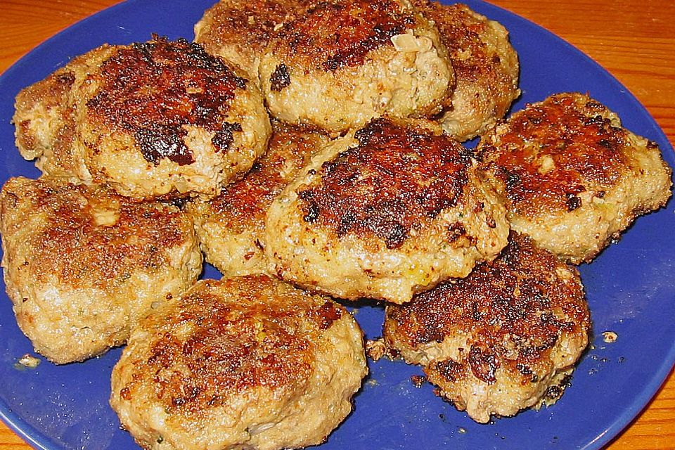 Gegrillte Hackbällchen mit Käse