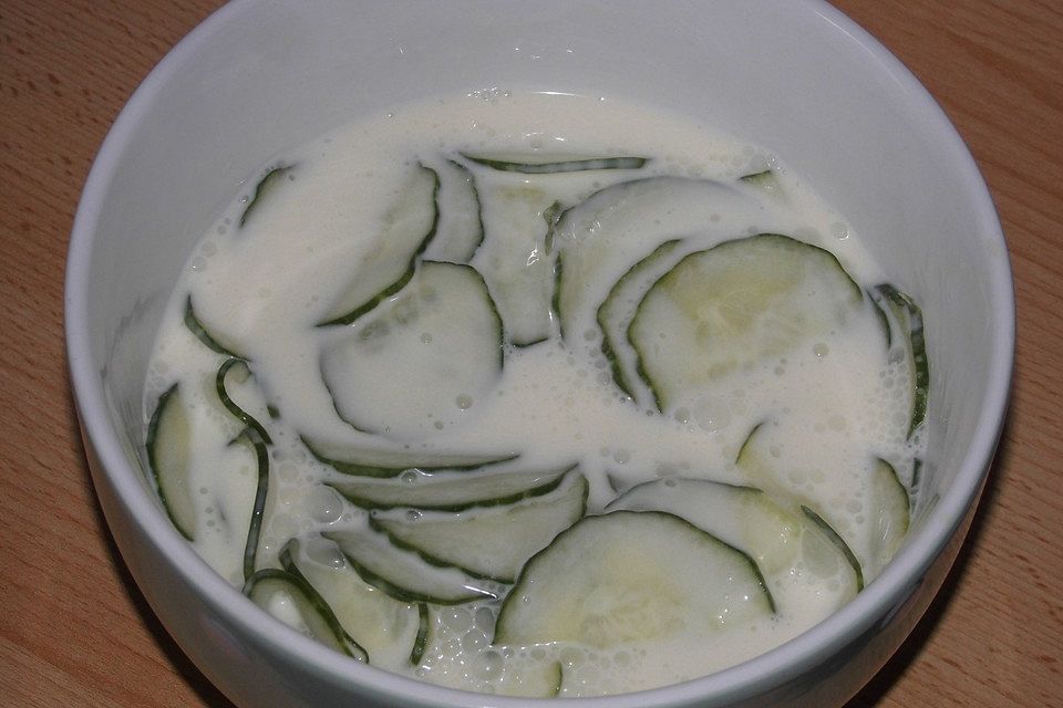 Pommerscher Buttermilch - Gurkensalat