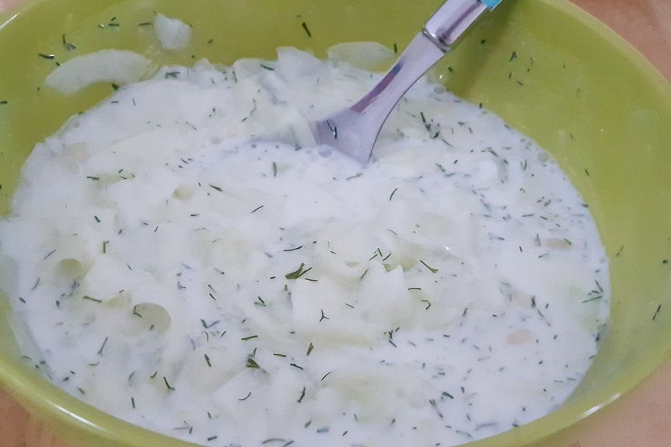 Pommerscher Buttermilch - Gurkensalat