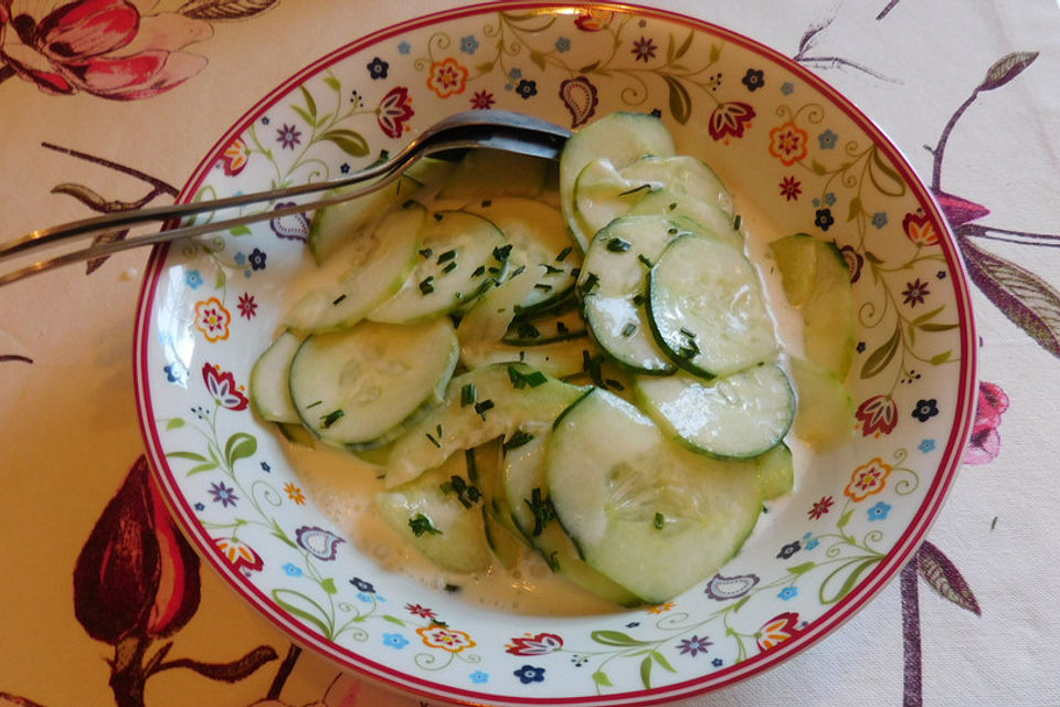 Pommerscher Buttermilch - Gurkensalat