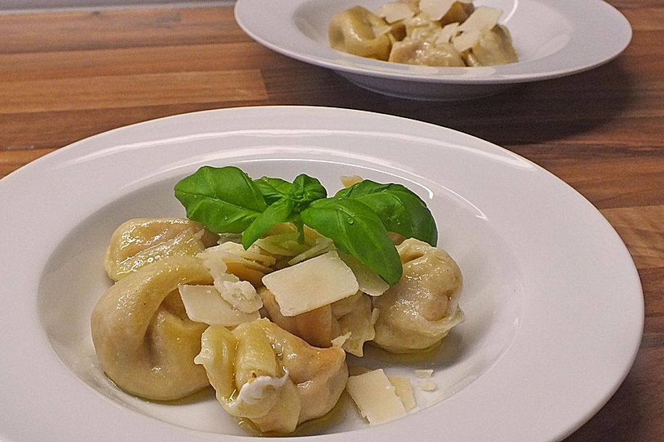 Selbstgemachte Kräuter - Ricotta - Tortellini