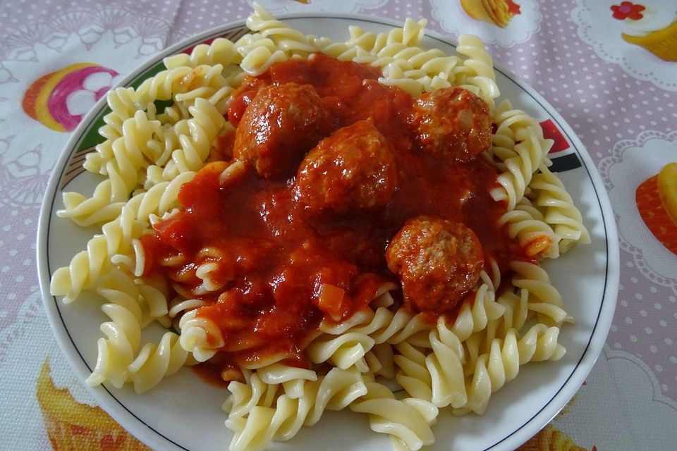 Hackklößchen in Tomatensauce