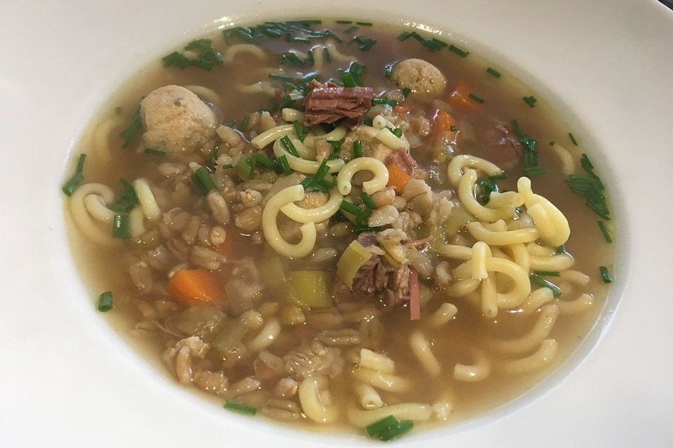 Rindfleischsuppe mit Markklößchen