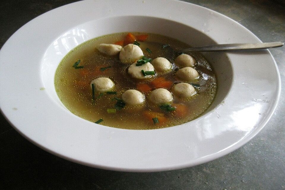 Rindfleischsuppe mit Markklößchen