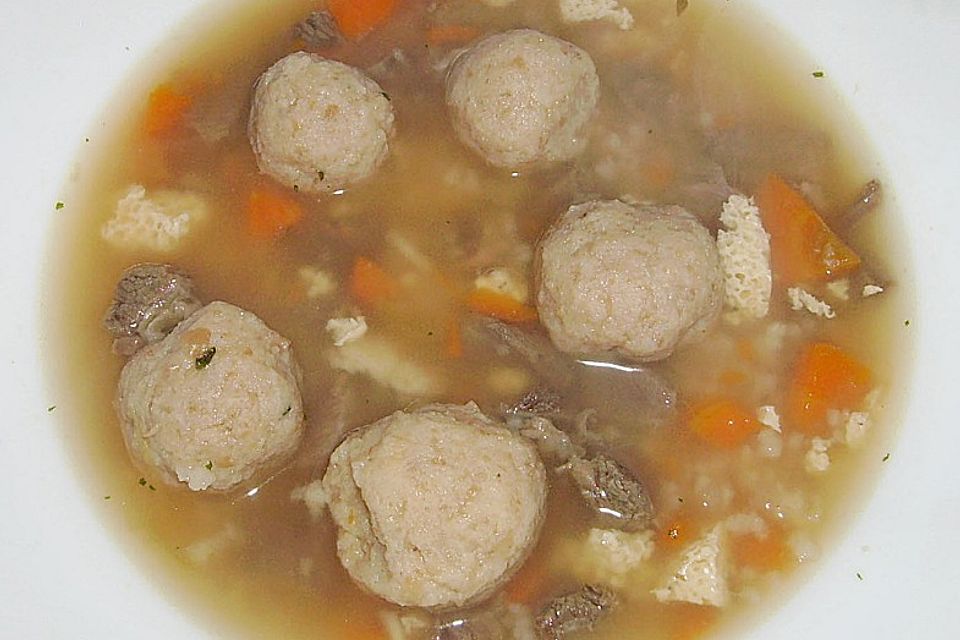 Rindfleischsuppe mit Markklößchen