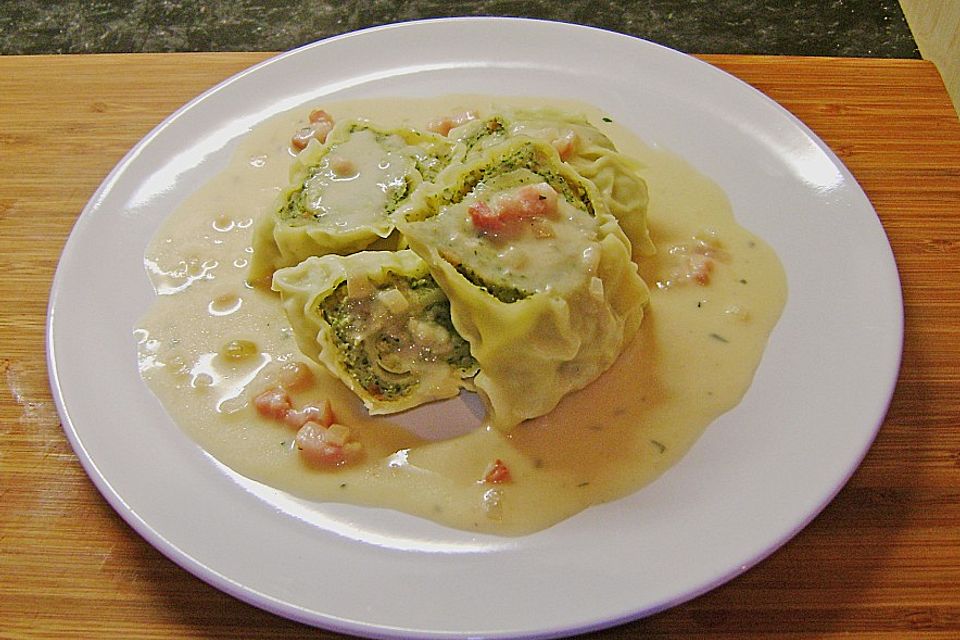 Maultaschen mit Käse-Sahnesauce