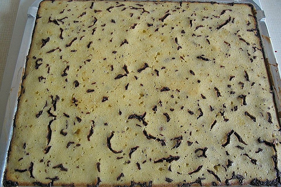 Gefüllter Nusskuchen