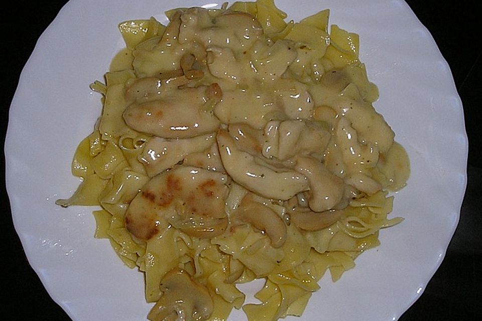 Hühnchen in heller Sauce