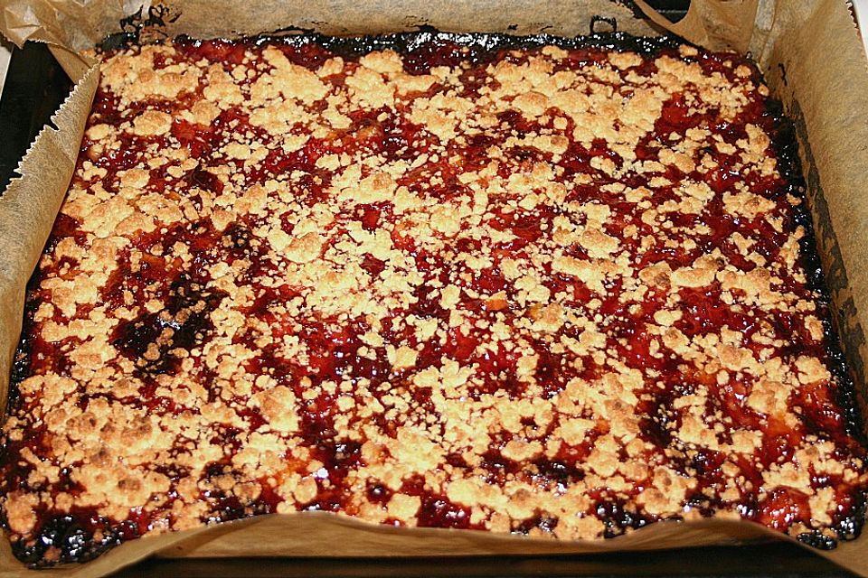 Krümelkuchen mit Konfitüre