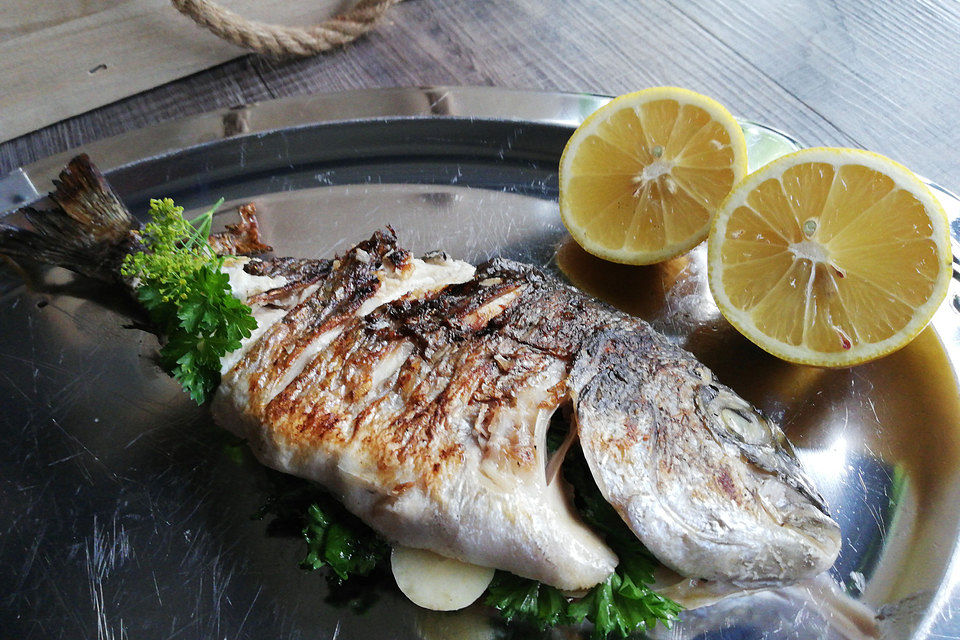 Gegrillte Dorade ganz einfach