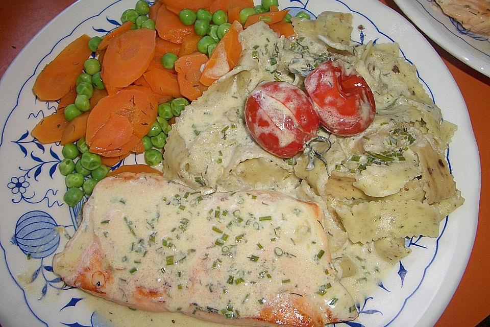 Sahniger Lachs mit Gemüse