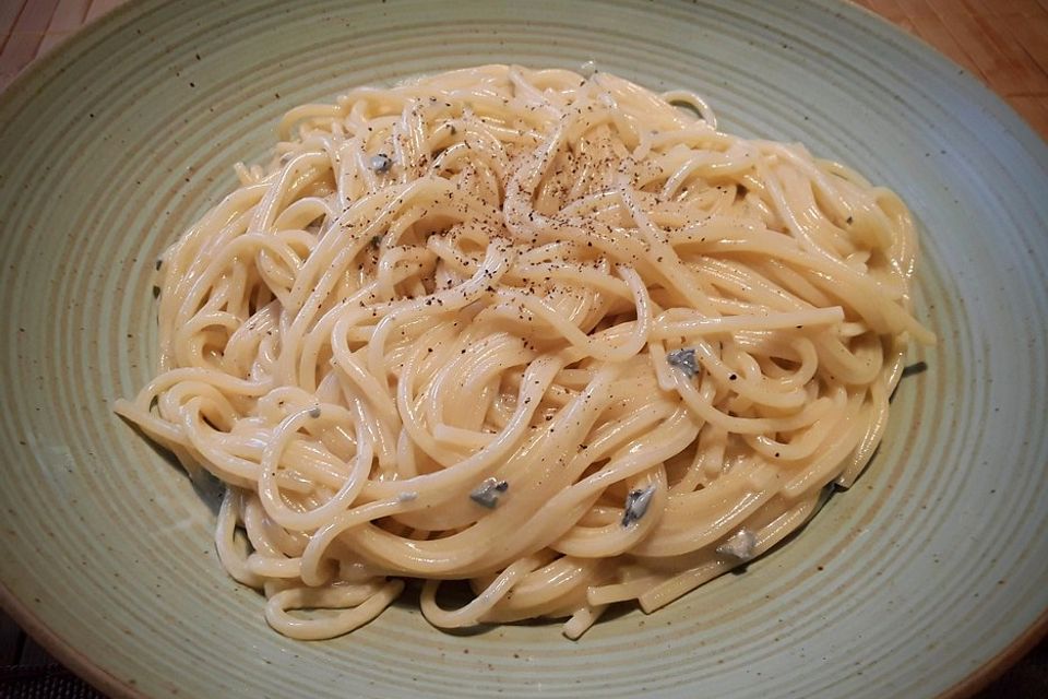 Spaghetti mit Edelpilzkäse - Sauce