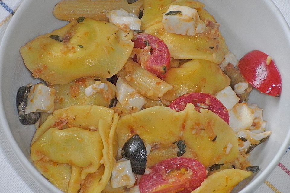 Tortellinisalat italienische Art