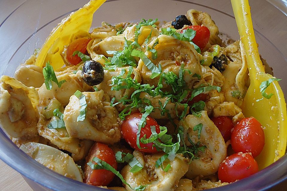 Tortellinisalat italienische Art