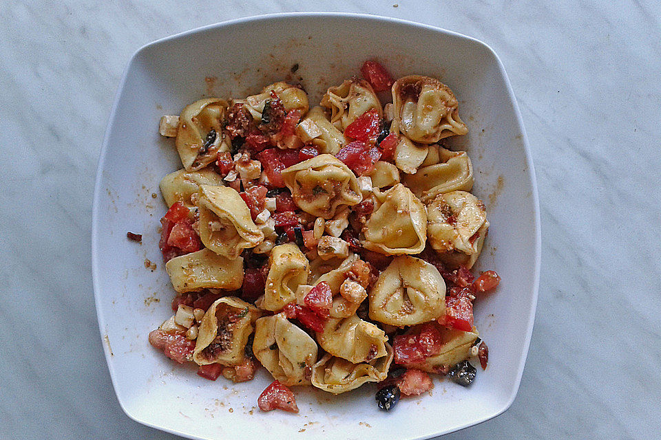 Tortellinisalat italienische Art