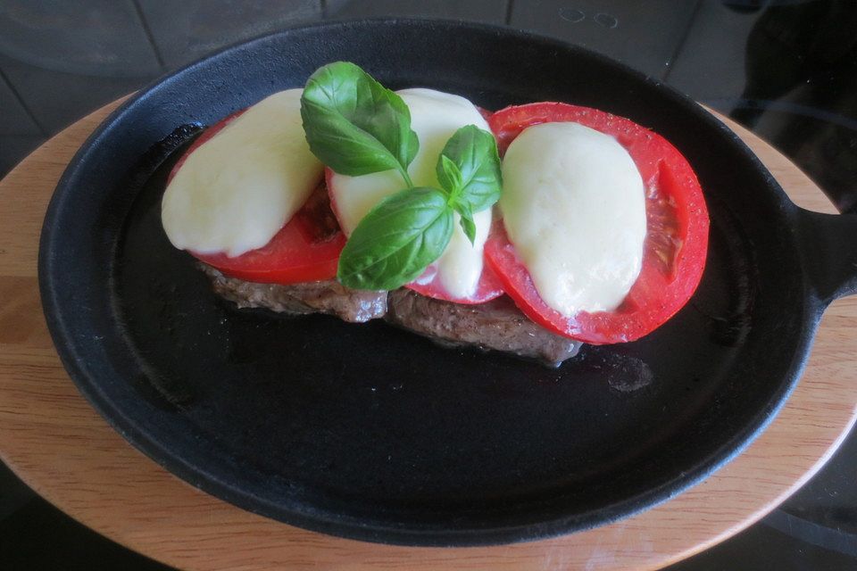 Marinierte Rindersteaks Caprese